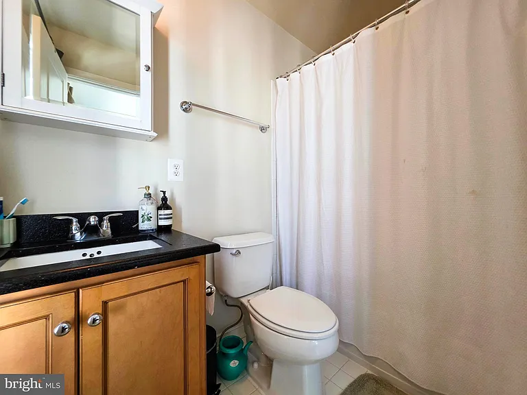 729 N Alfred St — Photo 26