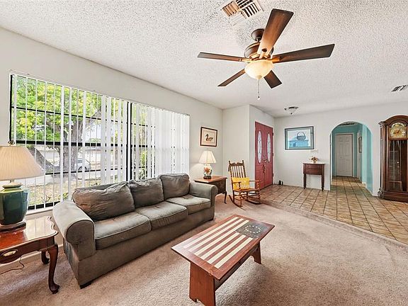 4th image of 8731 Woodcrest Dr