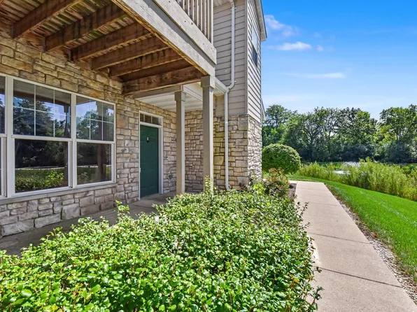 N16W26559 Meadowgrass CIRCLE #E, Pewaukee, WI 53072