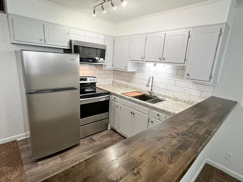 340 Sanderson St #2