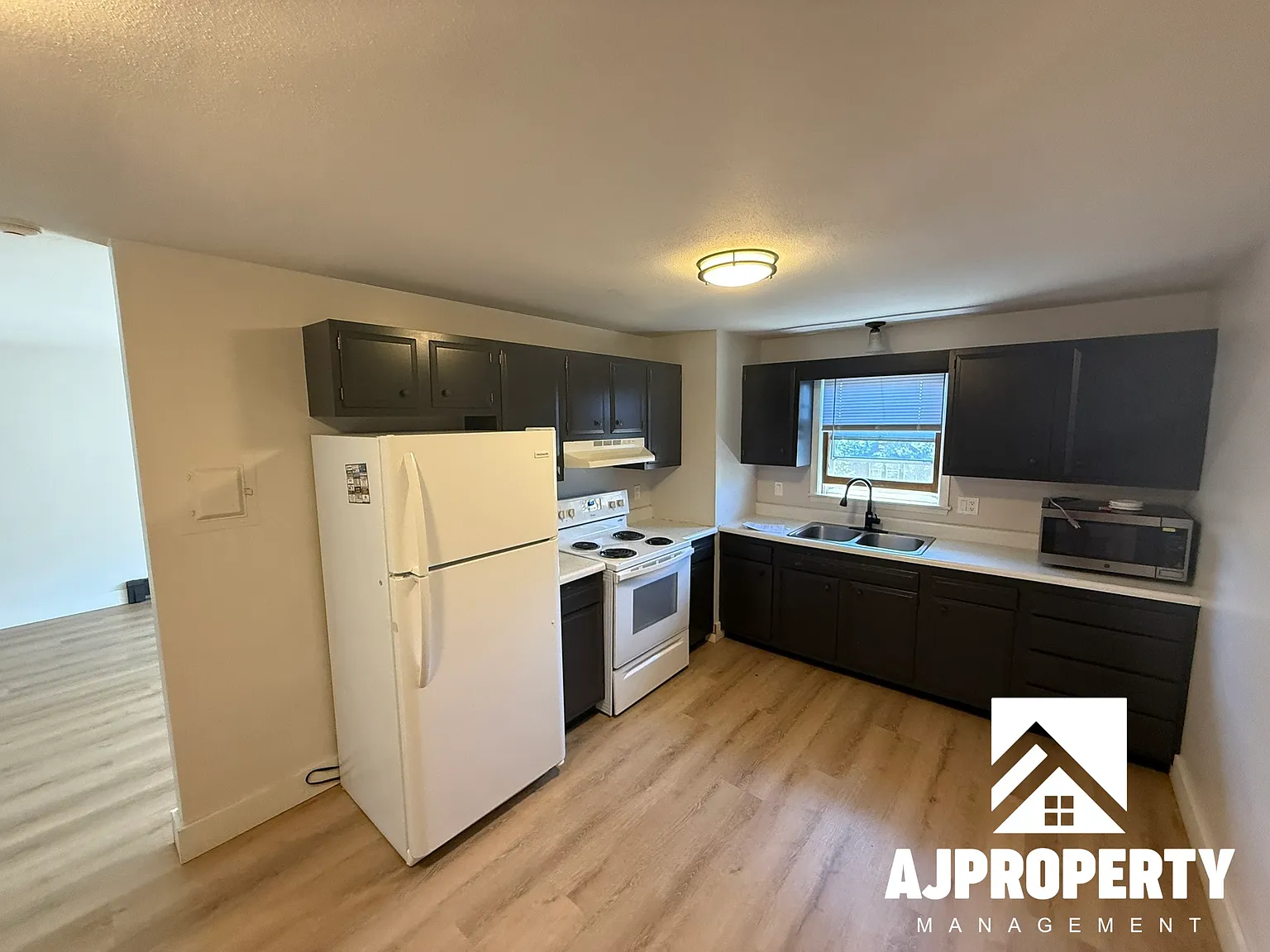 219 S Menlo Ave — Photo 4