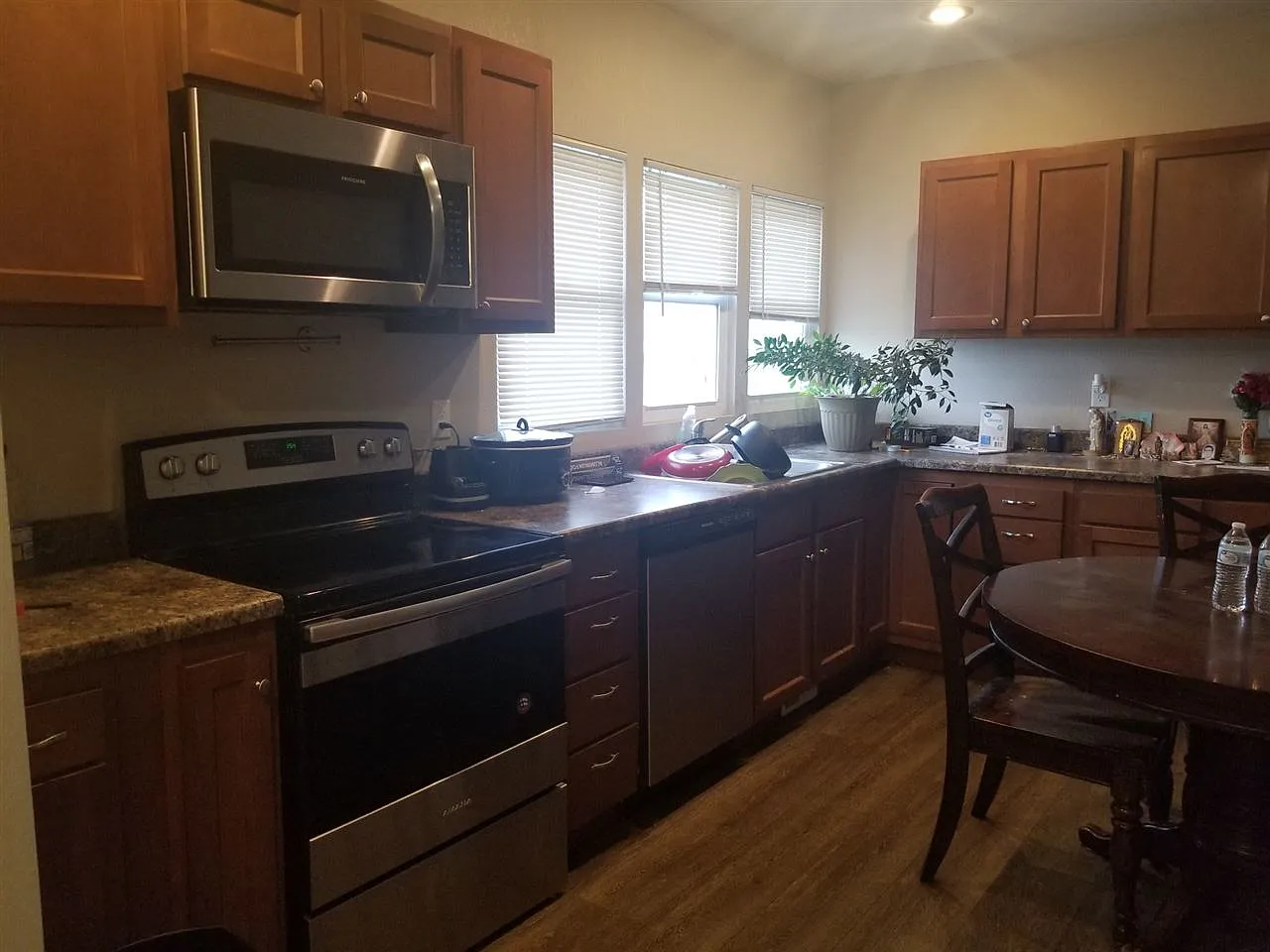 3 bed, 1012 sqft, $1,300 — Photo 3