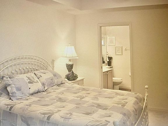 5th image of 4137 Bay Beach Ln #323