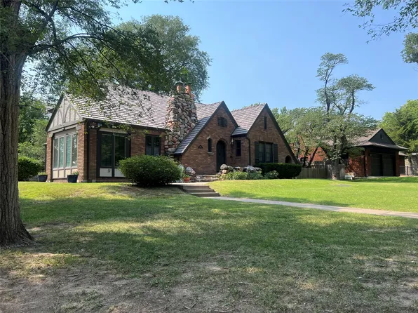 1901 La Mesa Dr, Dodge City, KS 67801