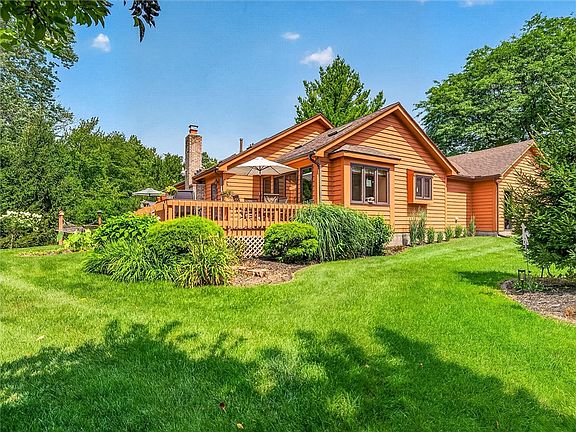 5th image of 143 Lambton Cir
