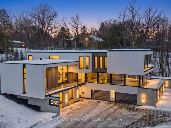 1 Delong Dr, Ottawa, ON K1J 7E7