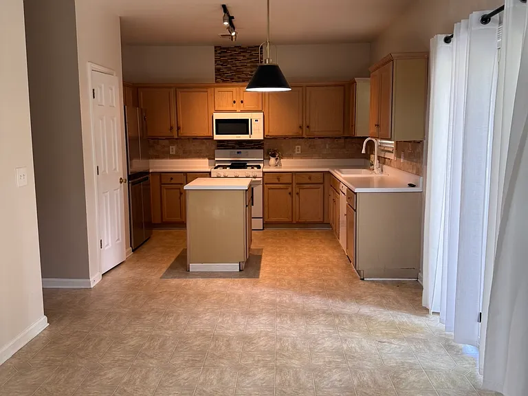 1570 Valley Club Dr — Photo 21