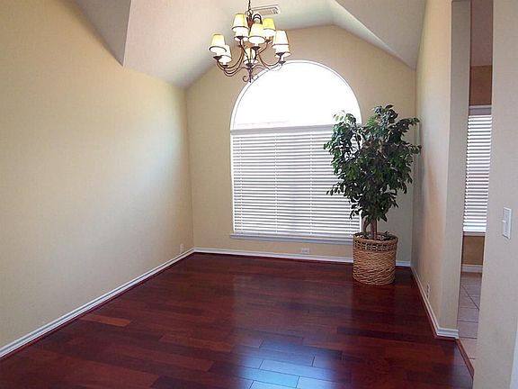 5th image of 26707 Surrey Park Ln