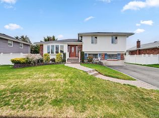 126 Washington St, Farmingdale, NY 11735