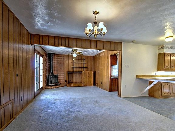 5th image of 110 E Woodbury Dr