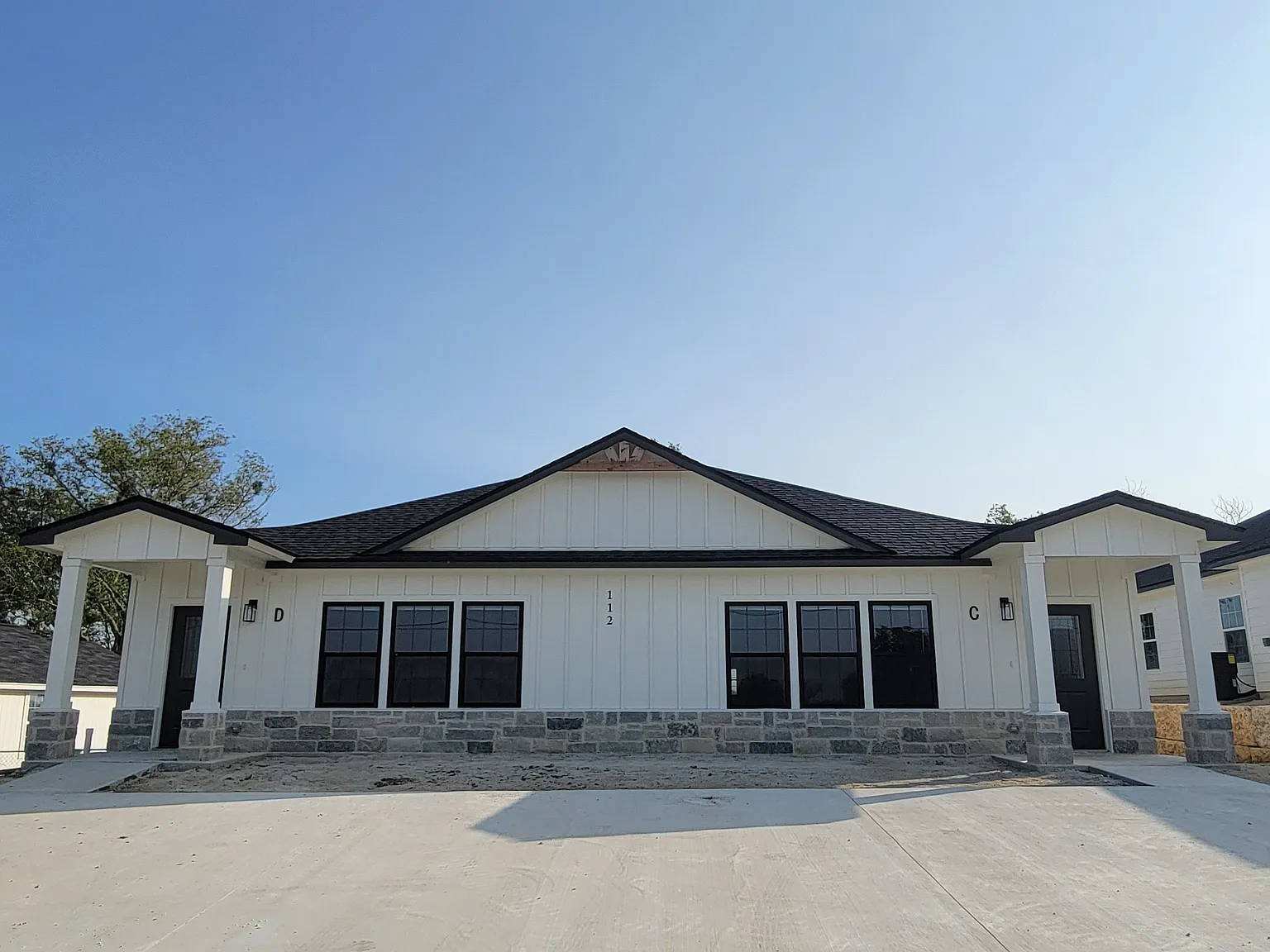 112 Coralee Ln — Photo 2