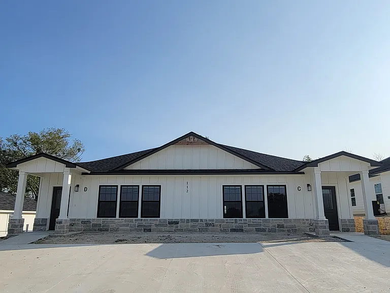 112 Coralee Ln — Photo 2
