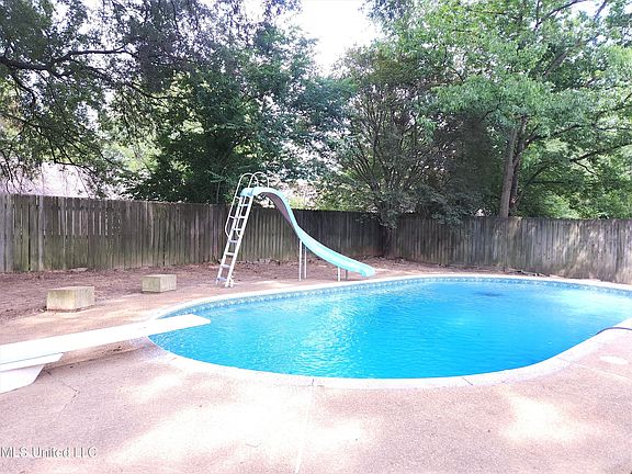 2nd image of 824 Valley Springs Dr