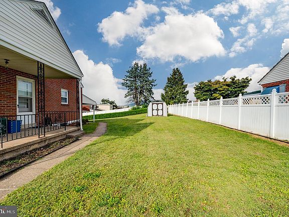 5th image of 209 Carroll St