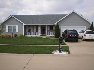 1202 Edgeview Dr, Mahomet, IL 61853