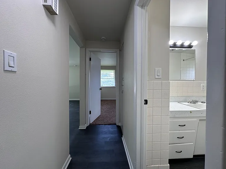 490 Saint Bernard Dr — Photo 9