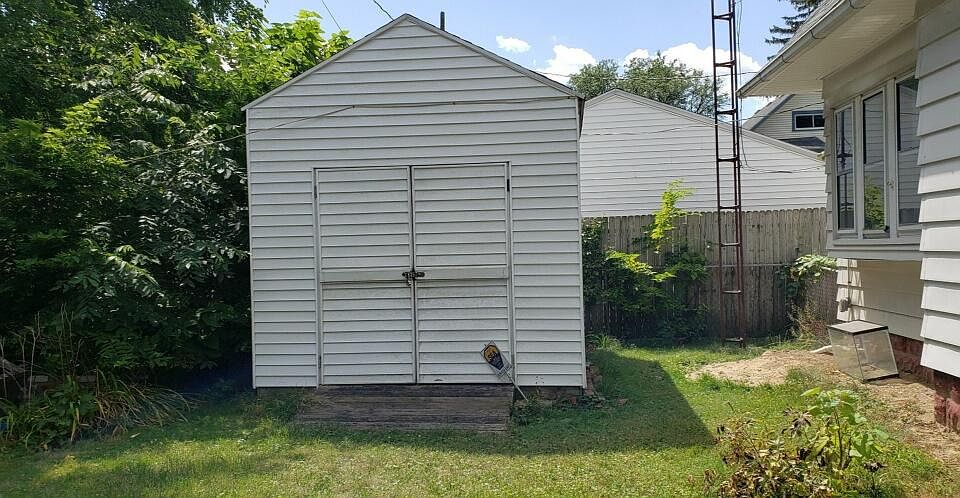 2nd image of 1918 Waite Ave