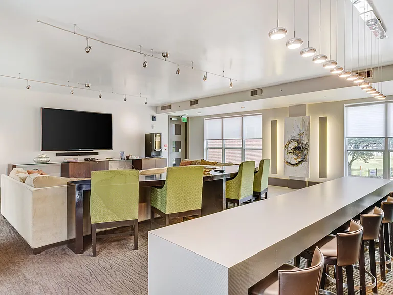 Hollings Post Oak — Photo 14
