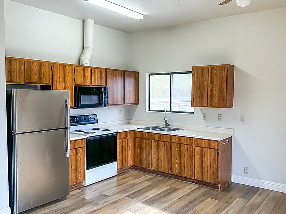3rd image of 1420 Branstetter Ln #1