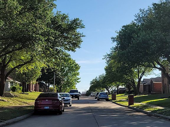 5th image of 2427 Palisades Pl