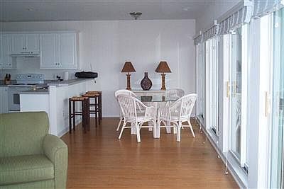 5th image of 600 BRUNSWICK Street W #8
