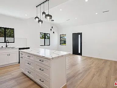 4th image of 818 N Genesee Ave #818