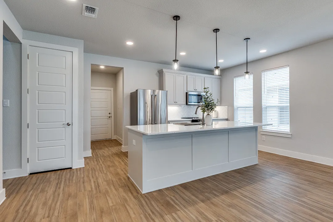3 bed, 2.5 bath, 1999 sqft, $2,500 — Photo 4