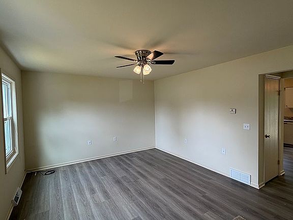 245 Mercer Apt A Living Room