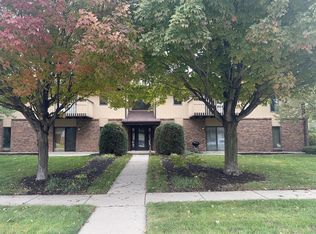 221 Pardridge Pl #2, Dekalb, IL 60115