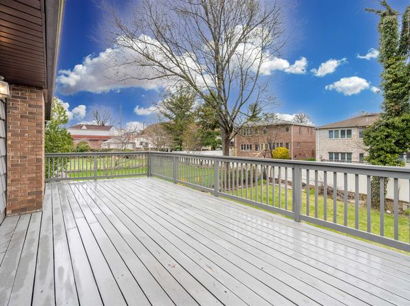 7 Bayview Ave