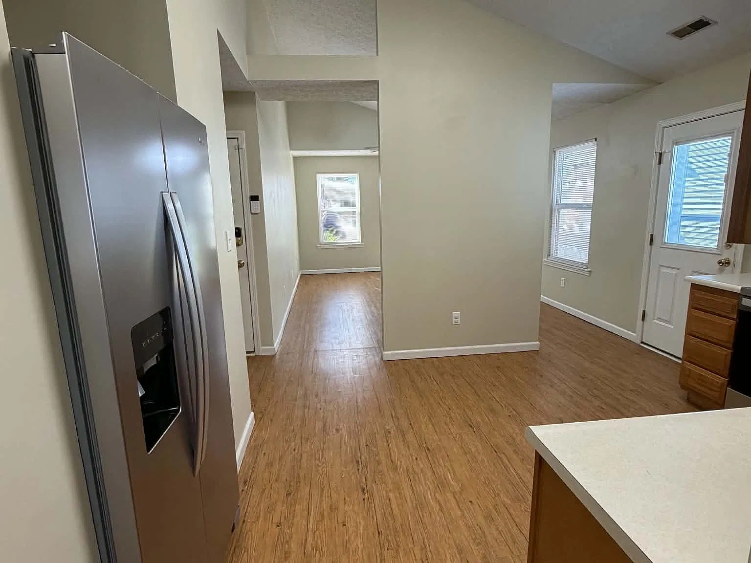 2 bed, 860 sqft, $1,400 — Photo 4