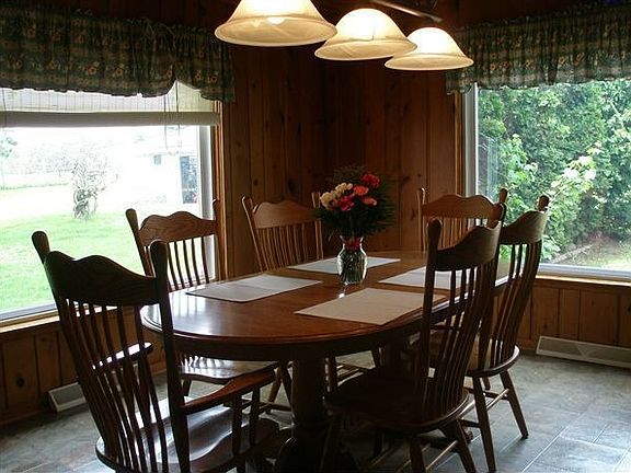 6780 Munger - dining room