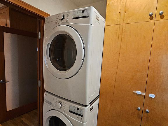 4th image of 4091 Tivoli Ave
