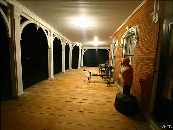 5th image of 19 Lake St