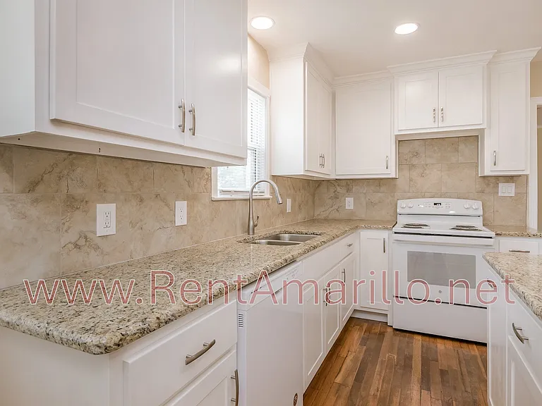 1613 Bowie St — Photo 6