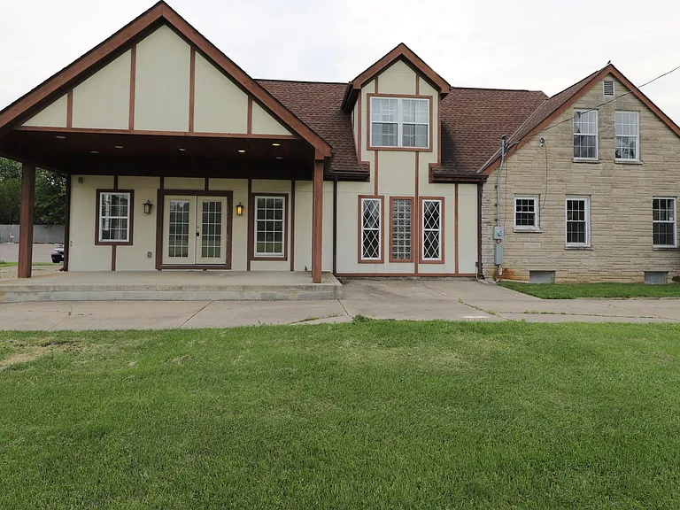 6891 Rings Rd — Photo 2