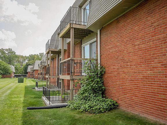Wade Manor Apartments
