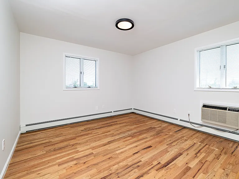 580 E Pine St — Photo 23
