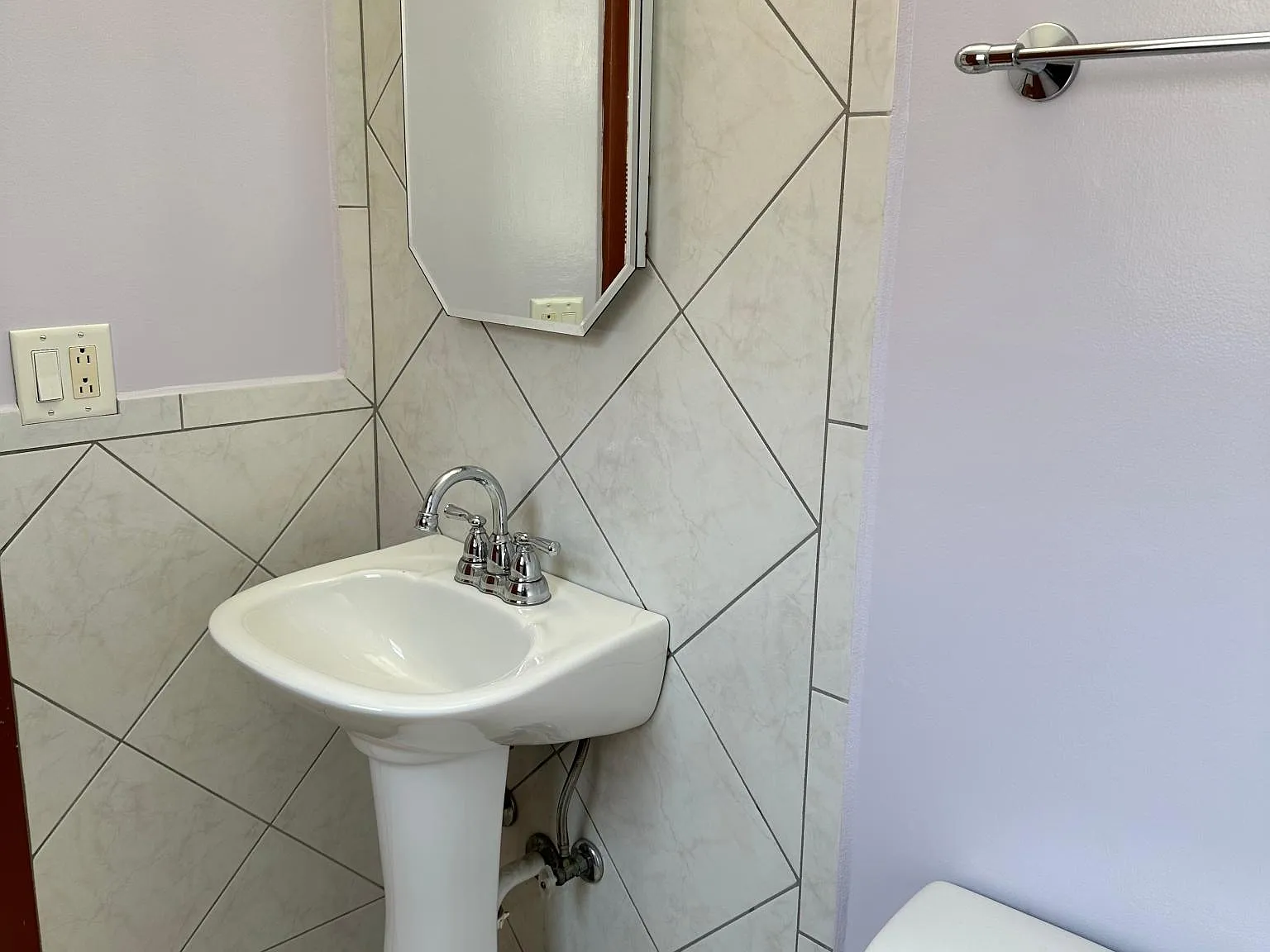 3 bed, 1.5 bath, 1100 sqft, $1,900 — Photo 3