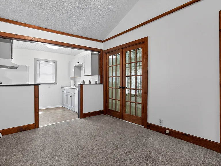 2604 Robinson St — Photo 3