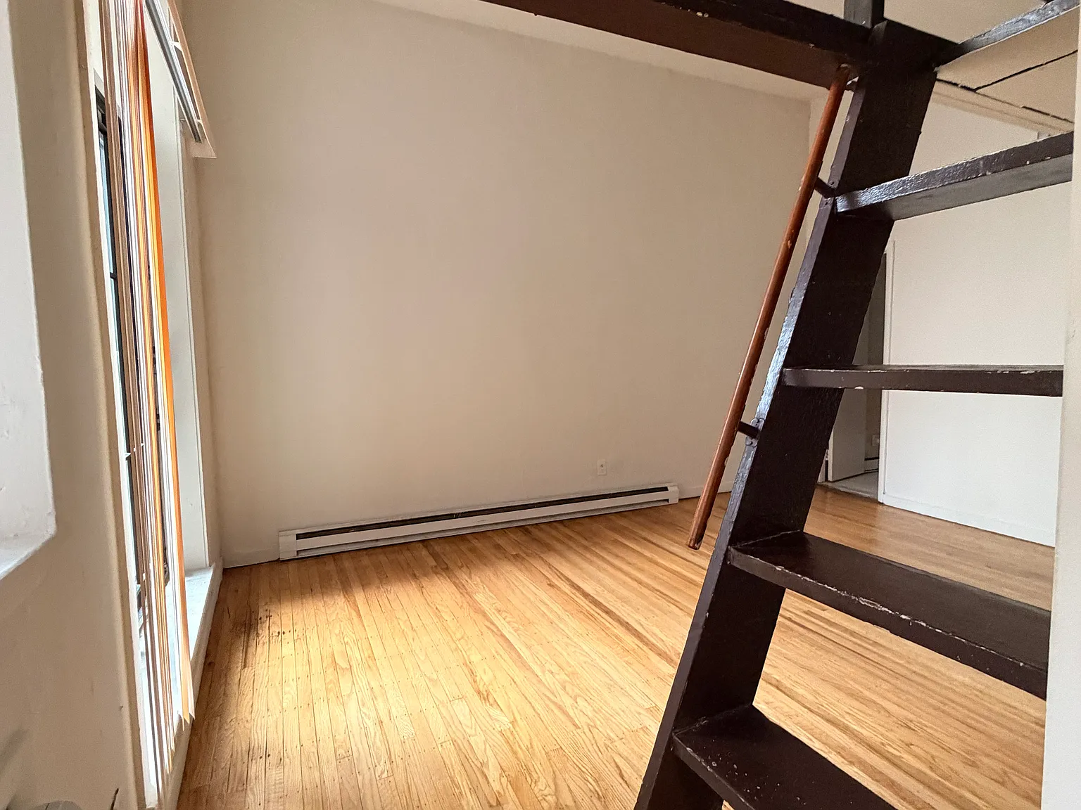 Studio, 250 sqft, $1,200 — Photo 2