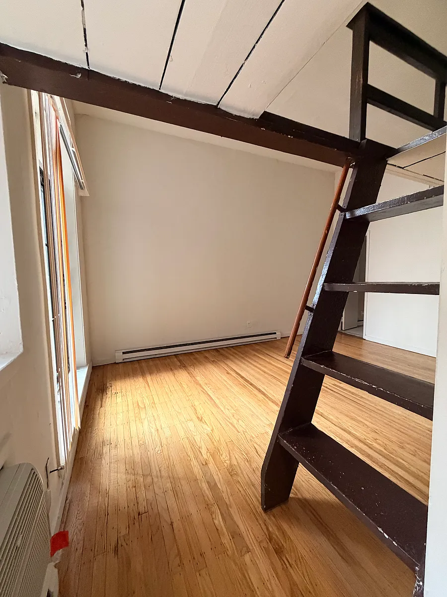 Building Photo - 1206 Spruce St #204
