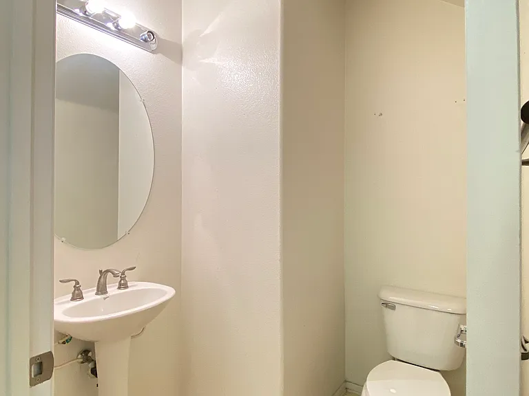 1/2 Bathroom