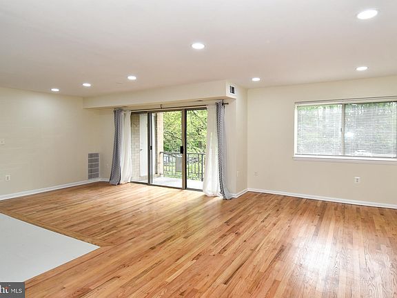 4th image of 5103 Crossfield Ct APT 14