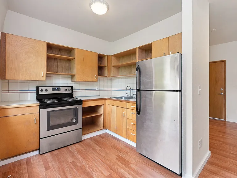 Abbottsford Apartments — Photo 132