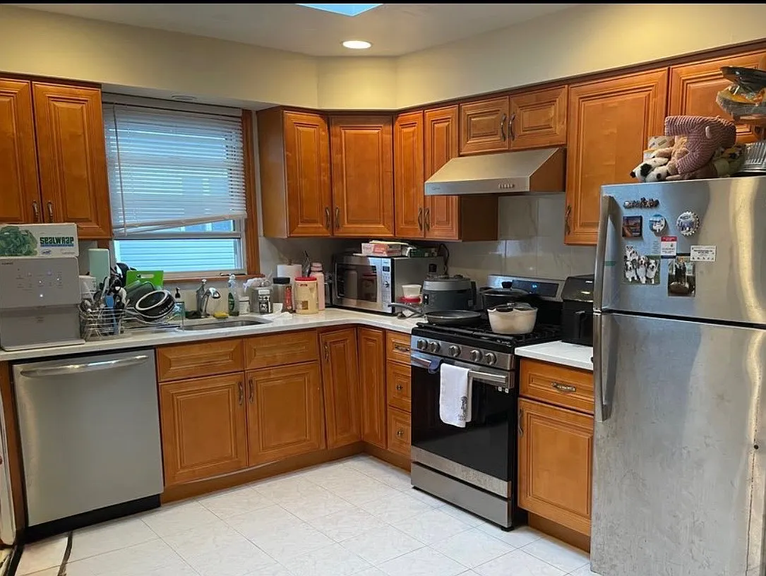 3 bed, 1200 sqft, $3,950 — Photo 2