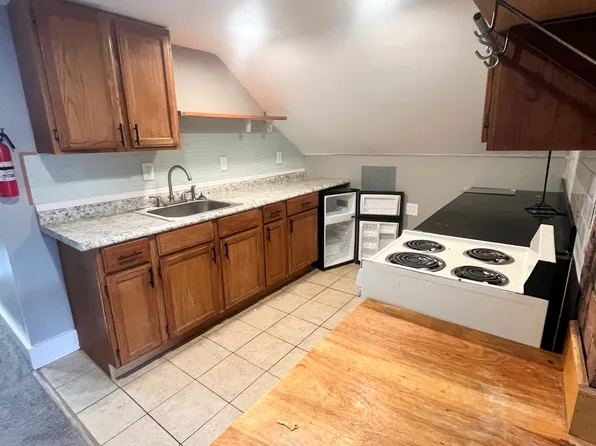 1304 W 64th St APT 5, Cleveland, OH 44102