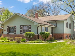 256 S Ellyn Ave, Glen Ellyn, IL 60137
