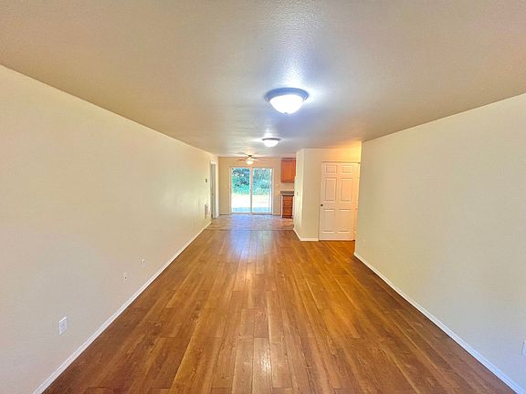4th image of 833 Steele St NE #B