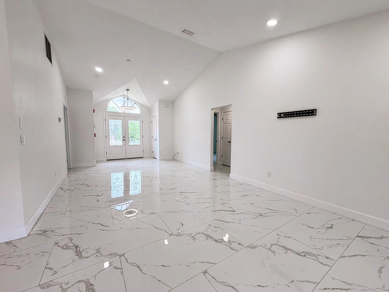 3 bed, 1458 sqft, $1,975 — Photo 3